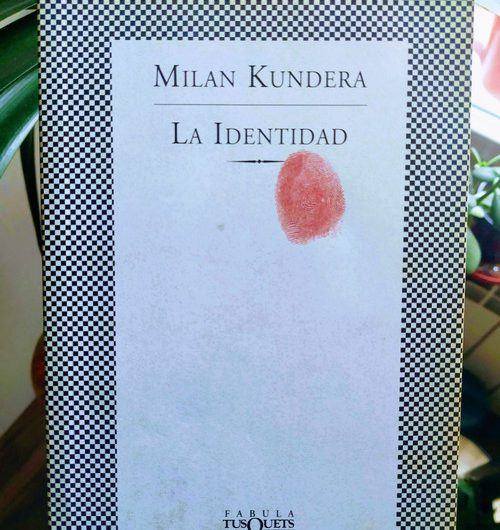 La identidad / Milan Kundera