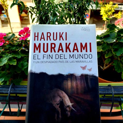Portada de "El fin del mundo y un despiadado país de las maravillas" / Haruki Murakami. Maxi TusQuets
