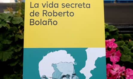 Cubierta de «La vida secreta de Roberto Bolaño», de Montero Glez. Ed. Navona, 1ª ed feb 2024.