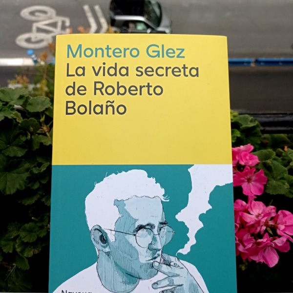 Cubierta de «La vida secreta de Roberto Bolaño», de Montero Glez. Ed. Navona, 1ª ed. abr. 2023.